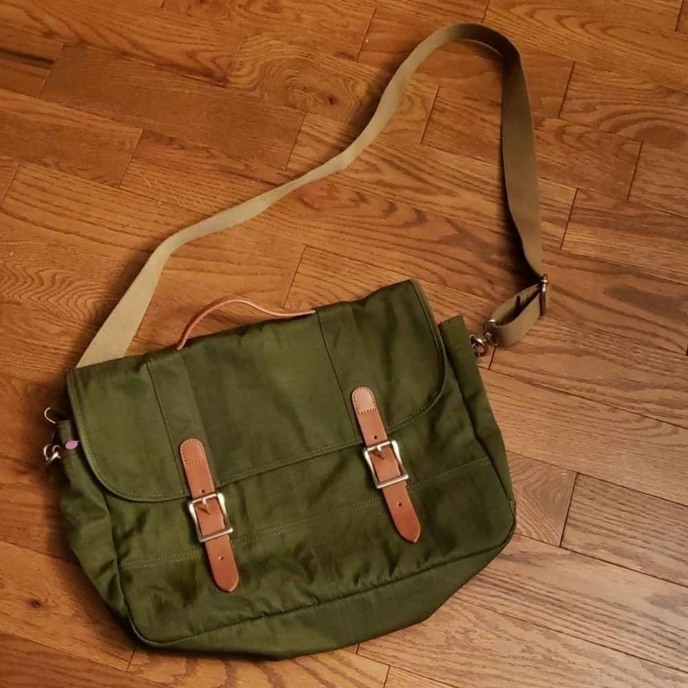 Shiraleah Chicago computer bag. NWOT